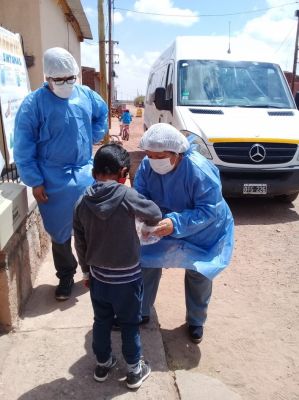 與當(dāng)?shù)蒯t(yī)院合作，開展健康預(yù)防檢測